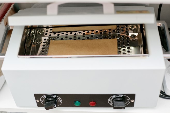 Сухожар для манікюру: що відбувається всередині під час стерилізації